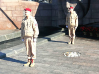Почетный караул на площади Славы